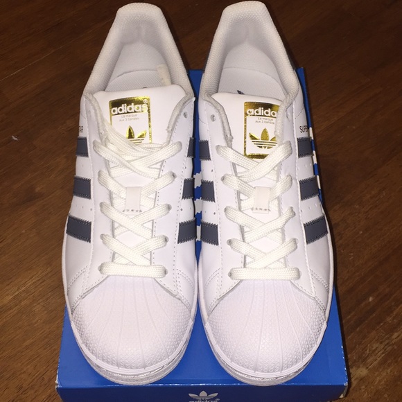 adidas Shoes - 🎁SALE!Adidas Superstar Womens White/Grey/Gold NIB
